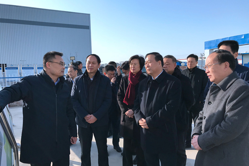 20180111省委常委、統(tǒng)戰(zhàn)部長、副省長姜鋒深入西北醫(yī)藥產(chǎn)業(yè)基地調(diào)研.jpg